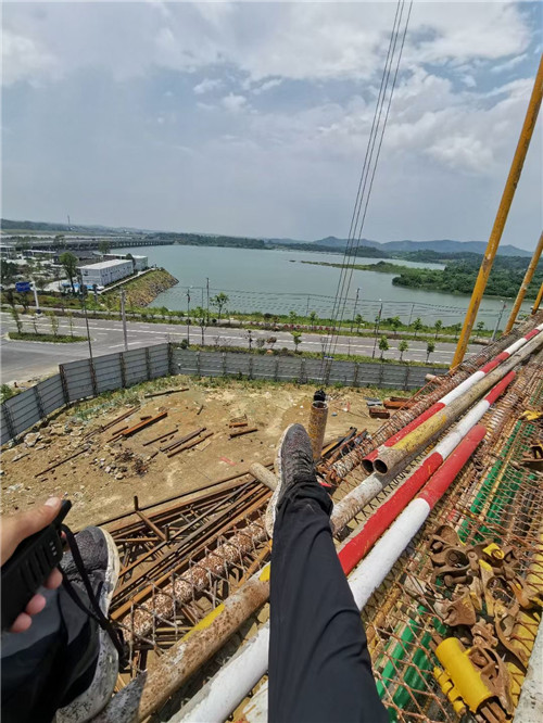 江宁区作业中发生设备损坏或人员意外，责任怎么划分？